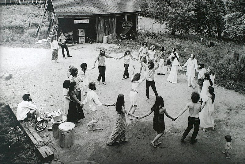 Peter+simon+COMMUNE+Dancing.jpg