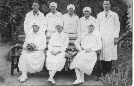 [grupo+de+enfermeras+1940.jpg]