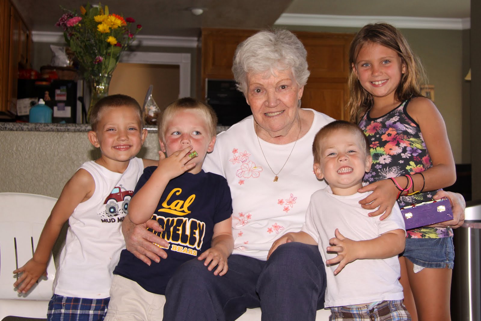 [Grandma+with+great-grandkids.jpg]