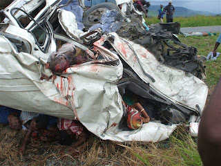 accident deadly graphic car victims road papua bus injured dozens passenger killed nalu malum guinea crime drags steering driver wheel