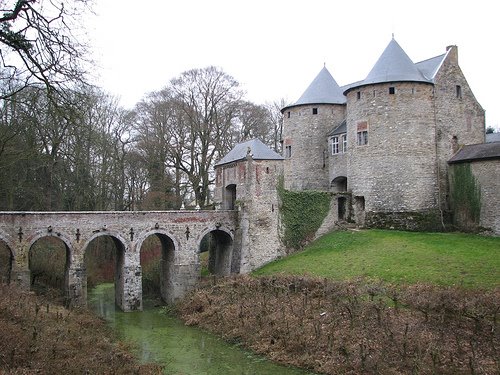 [medieval-castle-belgium.jpg]