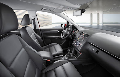 2011 Volkswagen Touran Front Seats Photo
