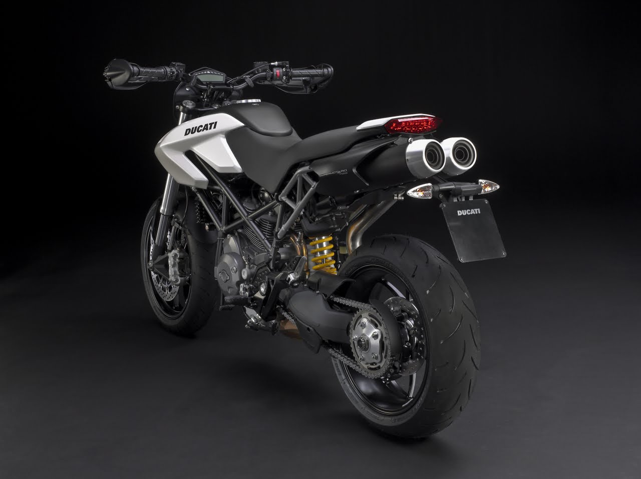[2010-Ducati-Hypermotard-796-Rear-View.jpg]