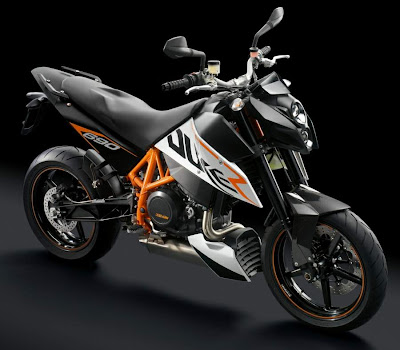 2010 KTM 690 Duke R First Look