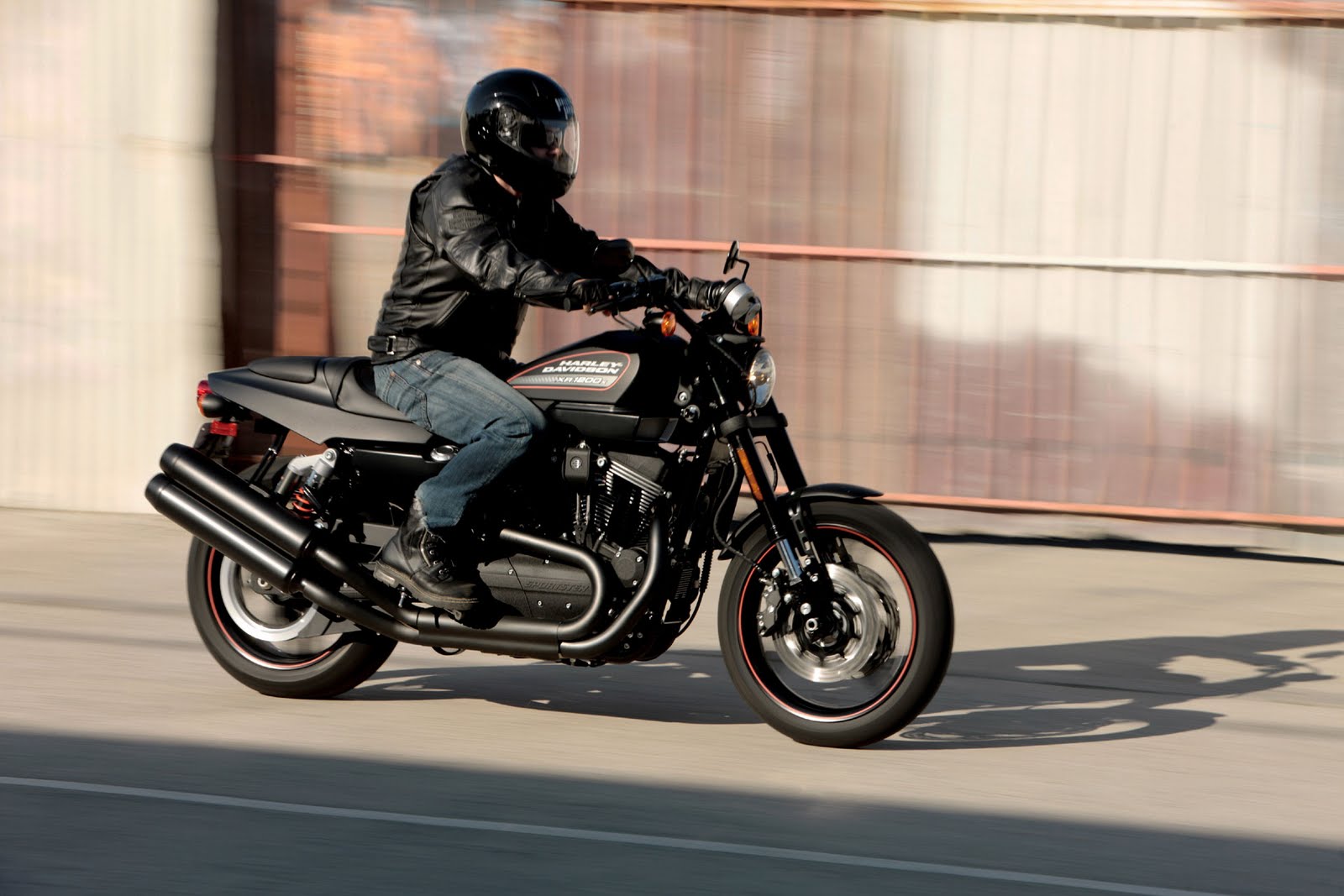 http://1.bp.blogspot.com/_J3_liDBfbvs/TBWrGUDwcAI/AAAAAAAAtds/oSg_zs7LMhQ/s1600/2011-Harley-Davidson-XR1200X-Test-Ride.jpg