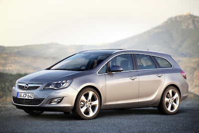 2011 Opel Astra Sports Tourer Car Picture