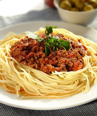 http://1.bp.blogspot.com/_J5IHXND2Ln0/Snb46j6q06I/AAAAAAAAAMk/IuIuaC9jjRM/s400/spaghetti%2Bbolognese.jpg