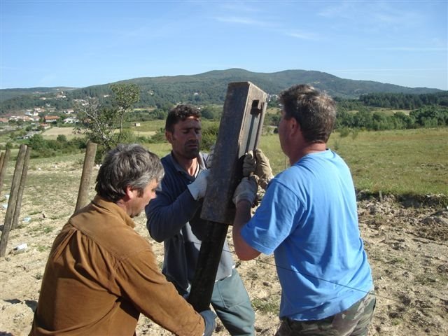[bater_poste.JPG]