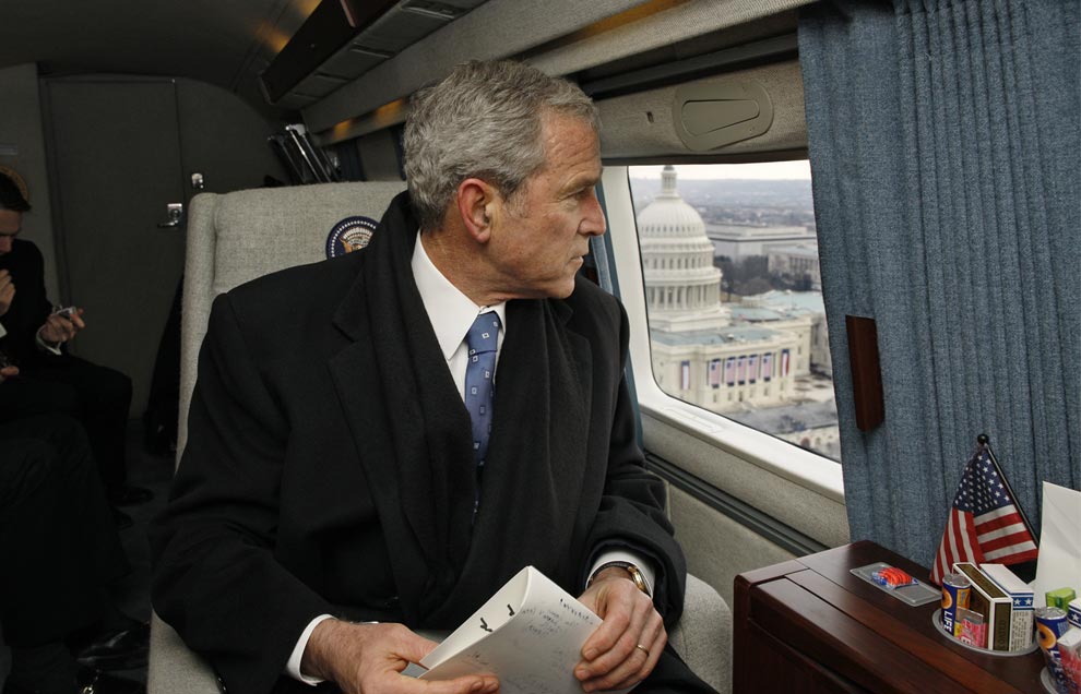 [George+W.+Bush+em+seu+helicóptero+deixando+Washington.jpg]