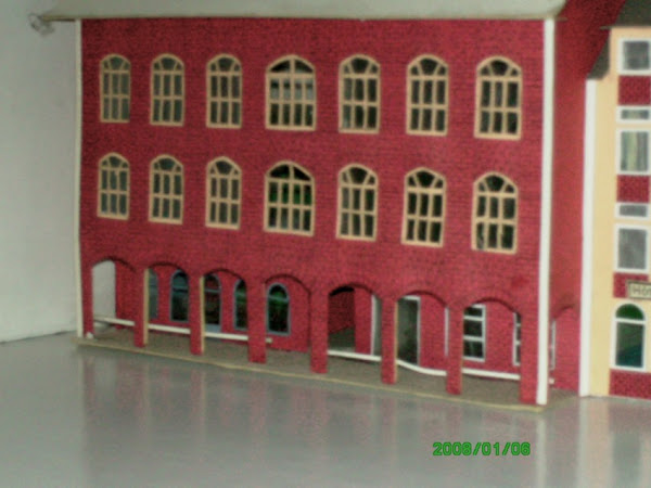 une façade ancienne fabriquée en 2001