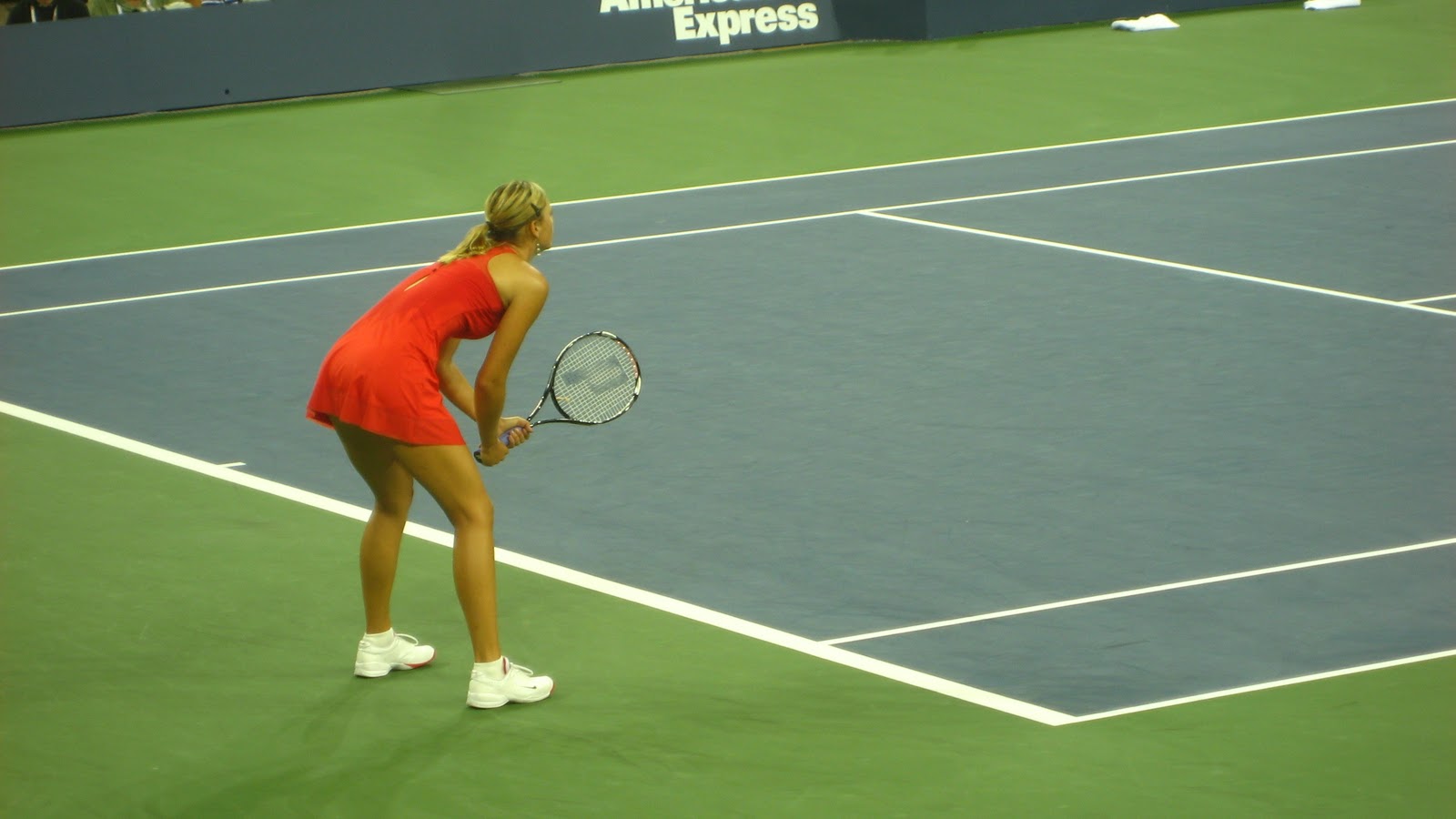 http://1.bp.blogspot.com/_JE_TfEYu-VA/TPU9zFRQ5oI/AAAAAAAAECM/zBfSVxGgtYM/s1600/Maria+Sharapova.JPG