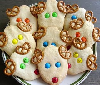 These Easy Reindeer cookies are super fun for your kids to make. Just three easy ingredients turns simple sugar cookies into Christmas fun! #WomenLivingWell #Christmascookies #easyChristmascookies #Christmas