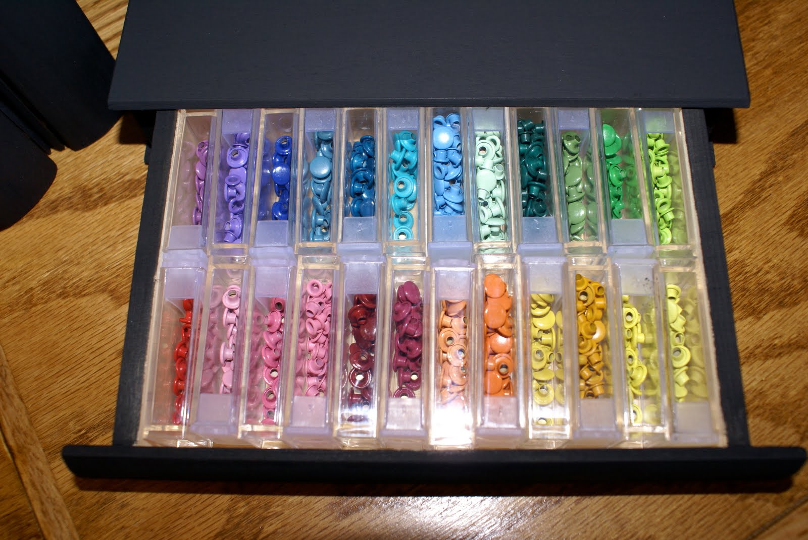 CRAFTY STORAGE Sprinkling glitter