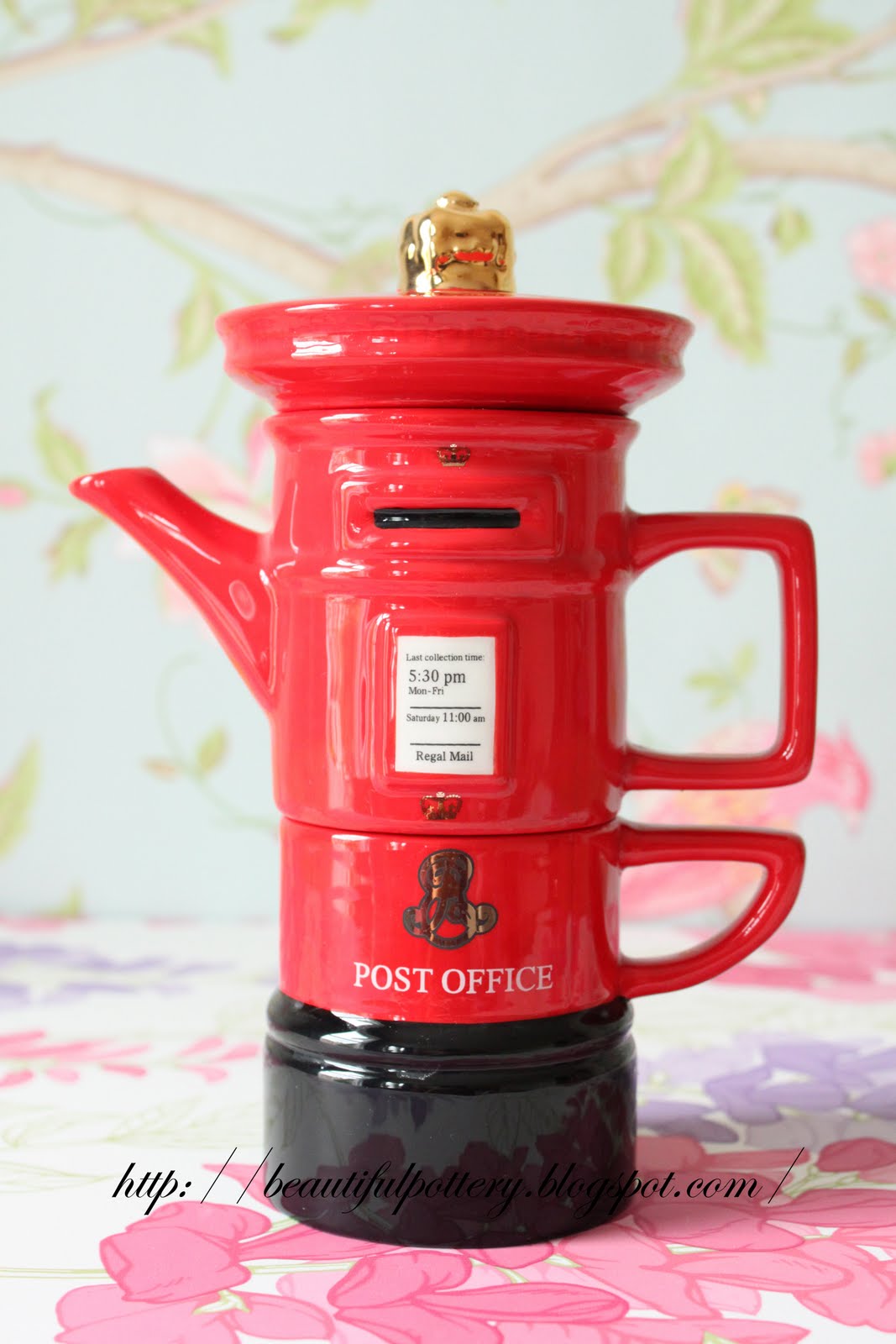 BEAUTIFUL POTTERY Unusual Teapots