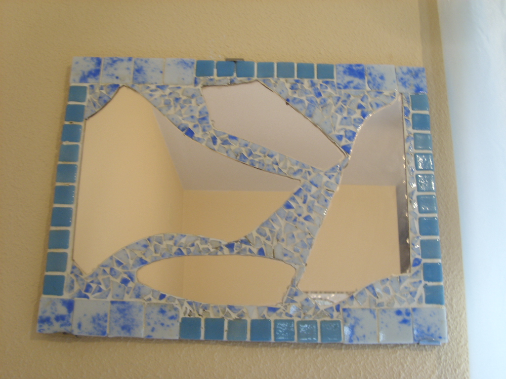 Espejos de Eunice: Espejo roto en tonos azules