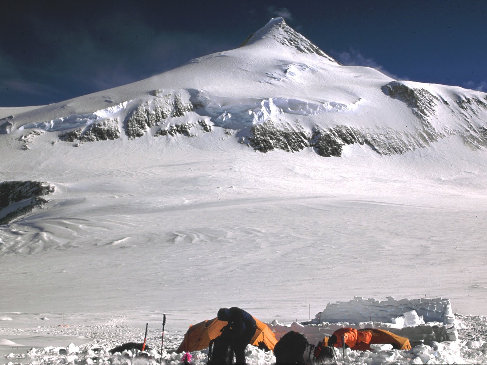 [High+camp+with+Mt++Shinn+in+background.jpg]