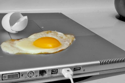 Aprovecha tu portatil (HUMOR) CUIDADO con los HUEVOS