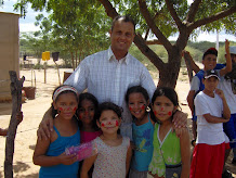 Pbro. Jaime Vivas con niños de la parroquia