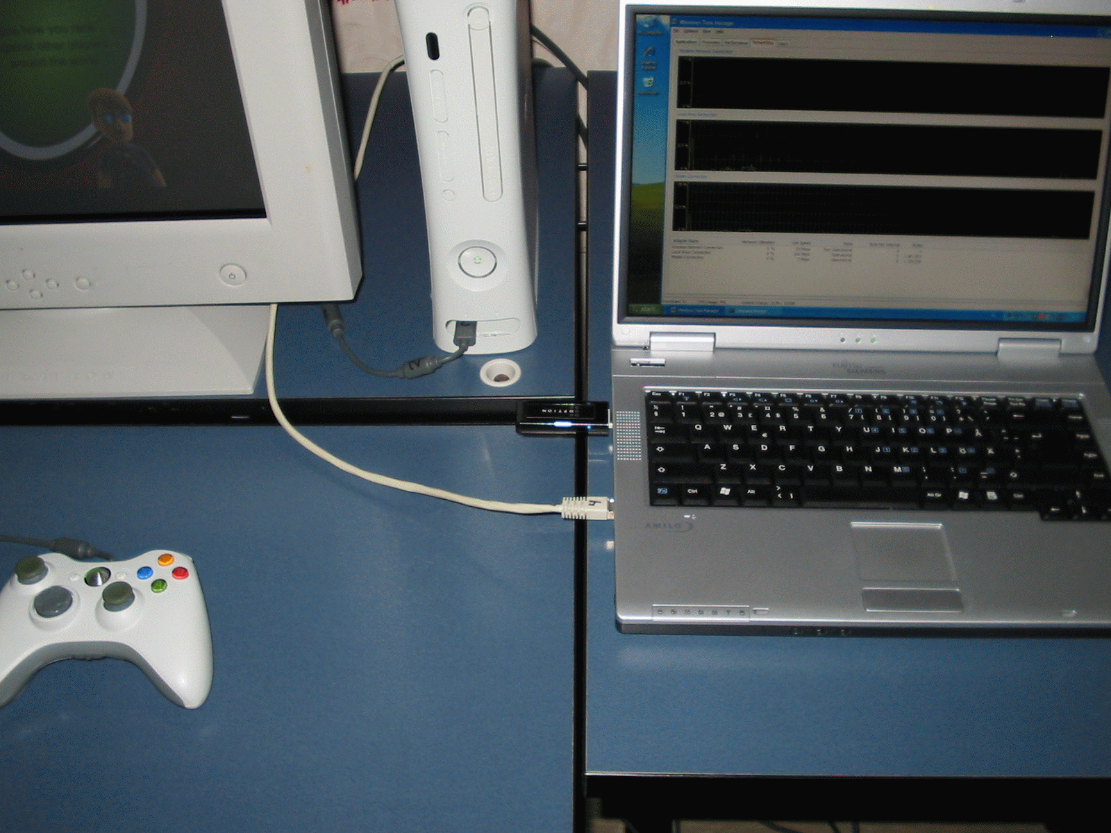 [xbox_360_mobile_usb_modem.gif]