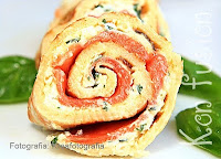 Rollitos de salmón con queso y albahaca