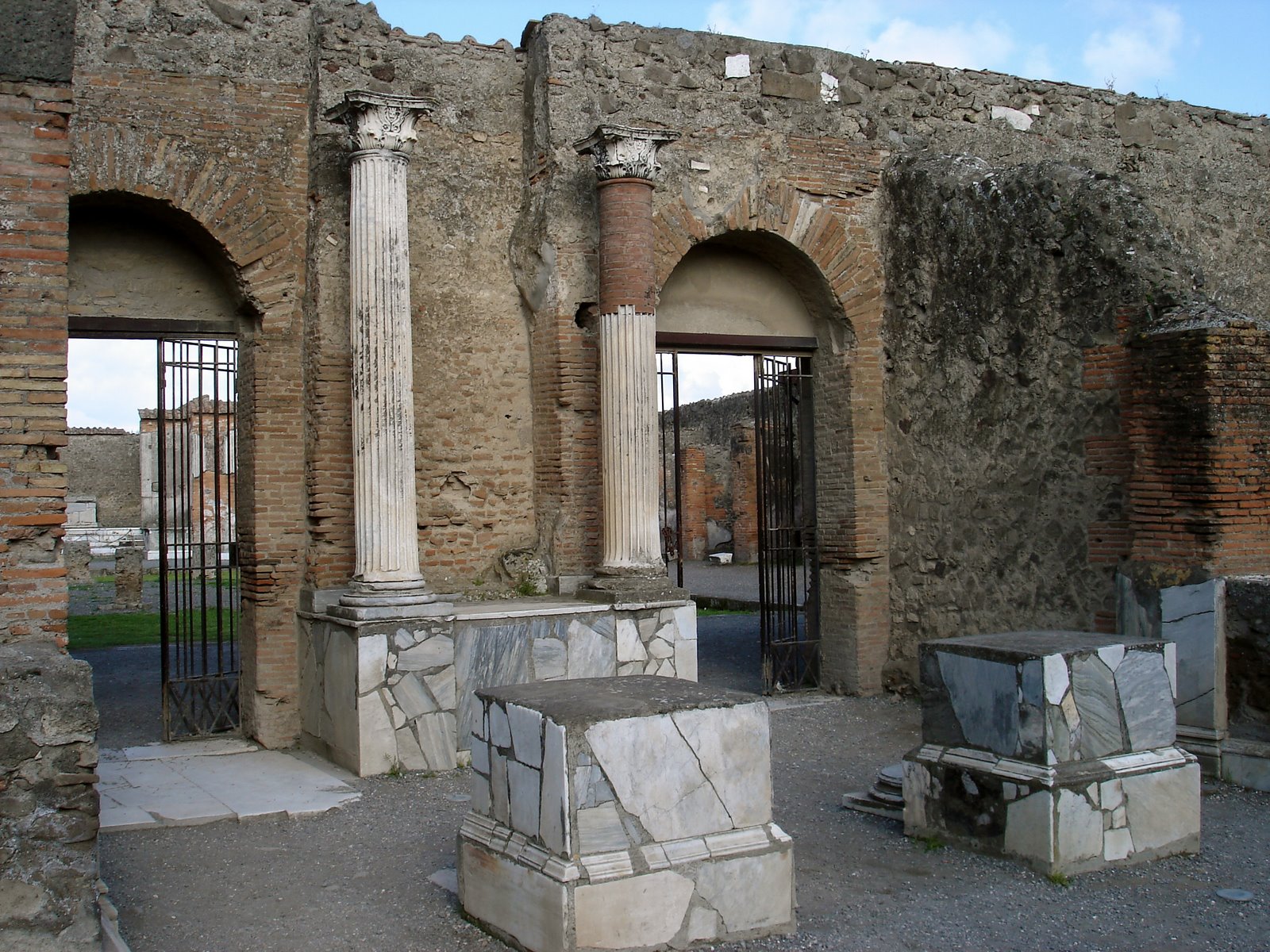[Pompeii+Forum+3.JPG]