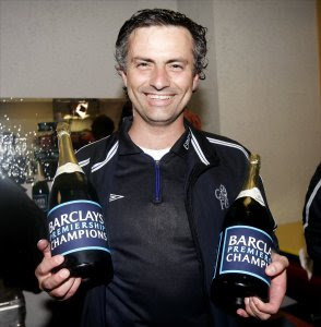 jose_mourinho_celebrates_with_champagne.jpg