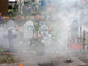 [482811_ghostly_grave.jpg]