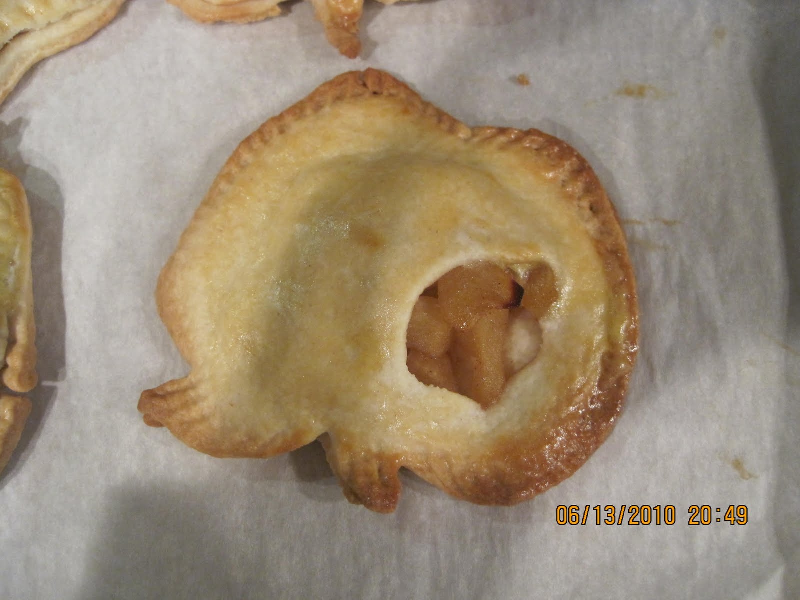 Krispy's Food Therapy Williamssonoma Pocket Pie Mold, Apple and Lattice