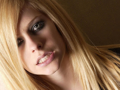 Avril Lavigne is getting DIVORCED! <--- CHECK OUT THIS LINK to read more. i 