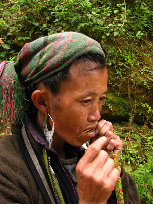 maly koncercik kobiety z plemienia H'mong