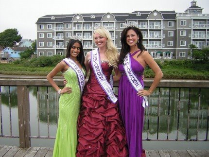 We Three Queens at Seaside, July 11th, 2009