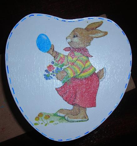 caixa de madeira pintada