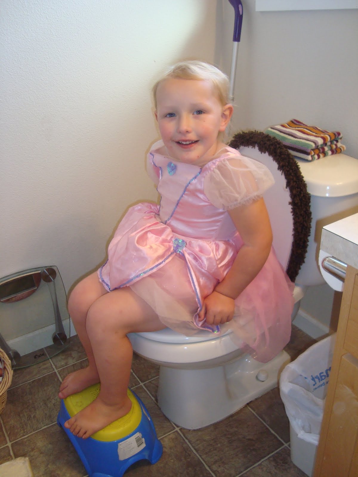 Potty Training Girls Open Legs - Hot Girls Wallpaper