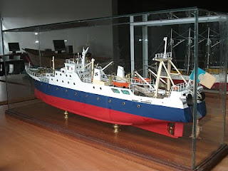 Miniatura na Exposição de Embarcações Portuguesas na biblioteca da escola José Macedo Fragateiro