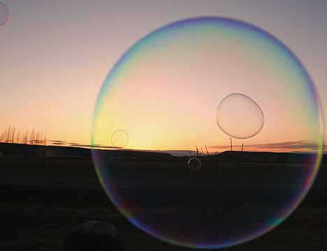 [Bizarre+Art+of+Bubbles+in+Photography+and+Nature14.jpg]