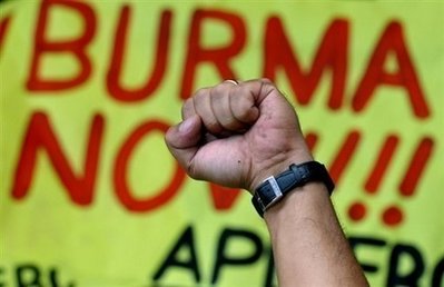[Aung+San+protest+Manila+AFP.jpg]