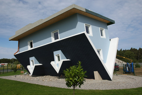 [Upside+Down+House.jpg]