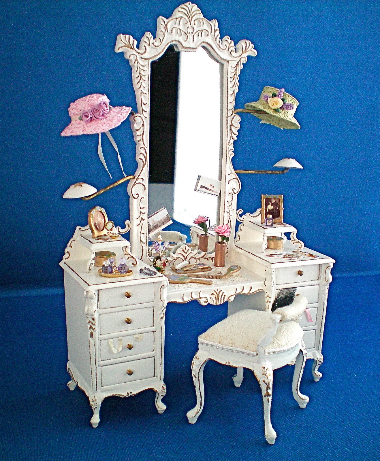 [Dresser+&+Stool1.JPG]