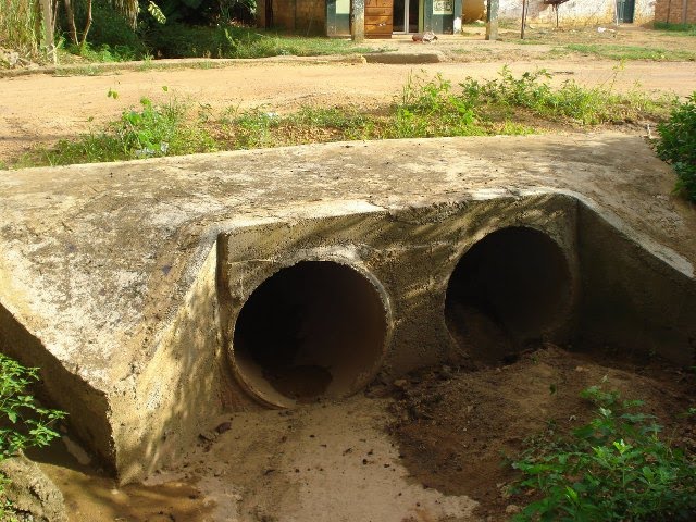 Foto de bueira localizada na Rua Marlene Araújo