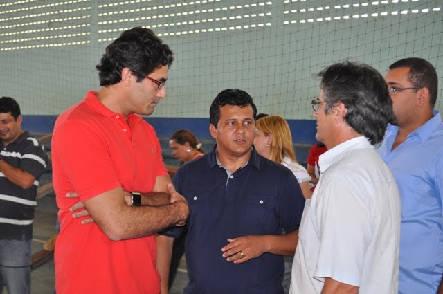Luciano Szafir, o Prefeito Gordo Lopes e o Diretor da Peça, Antonino Praxedes durante um batepapo.