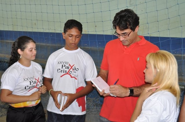 O ator Luciano Szafir esteve presente hoje no café da manhã com os organizadores da peça