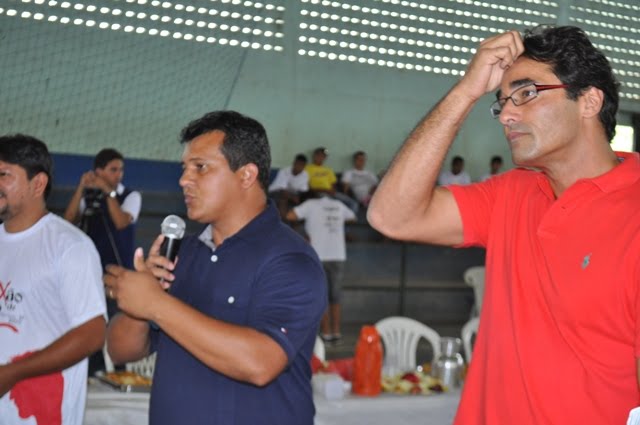 O ator Luciano Szafir esteve presente hoje no café da manhã com os organizadores da peça