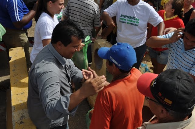 Entrega de peixes a pupolação mucajaiense