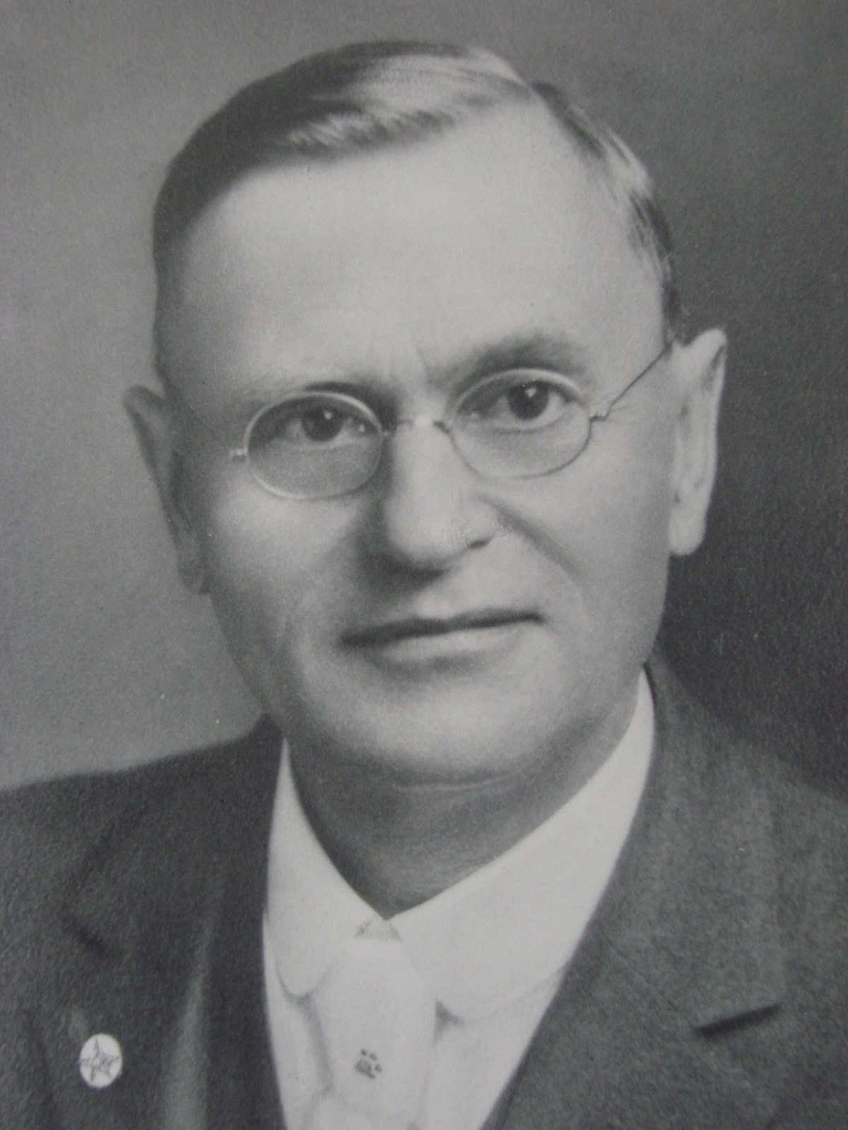 Searching Max Heindel a messenger of the Rosicrucian Brotherhood