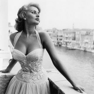 http://1.bp.blogspot.com/_JtmHyycKjg4/SeY5_7dlEiI/AAAAAAAAAJo/1pjJ-kt2PpA/s320/Sophia+Loren3.jpg