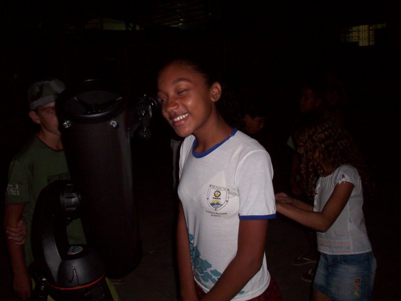 [A+aluna+Maria+Rafaela+observando+o+Planeta+Saturno.jpg]