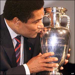 [_39306839_2004eusebio_ap.jpg]