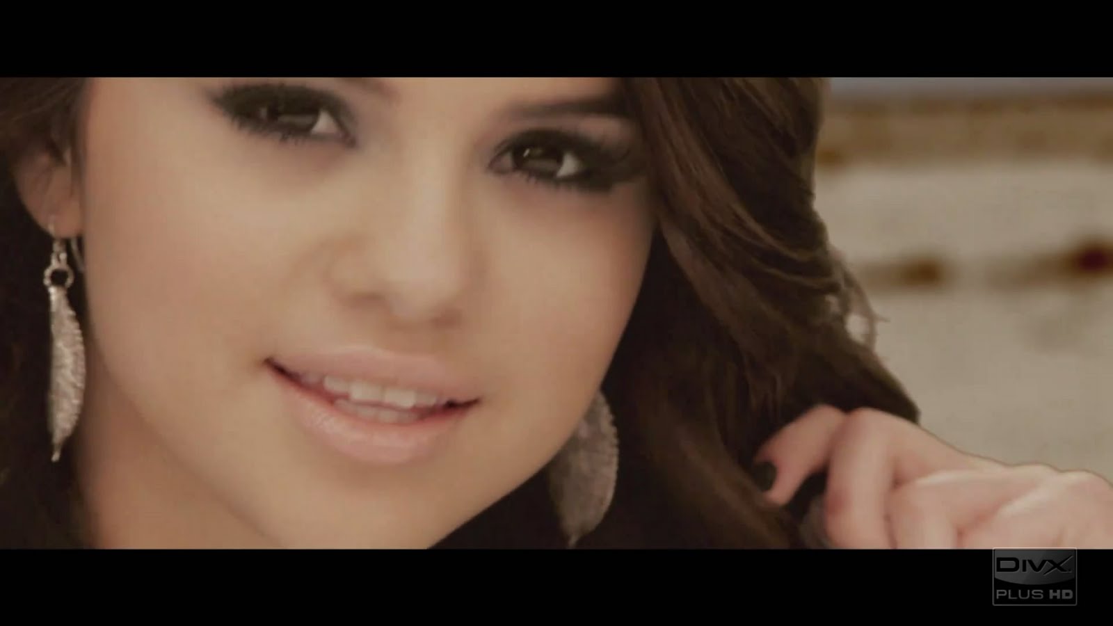 http://1.bp.blogspot.com/_JzQNdWmweVc/TPLiQ-EVD3I/AAAAAAAACxg/HONLDNDXsY8/s1600/Selena%2BGomez%2B%2526%2BThe%2BScene%2B-%2BUn%2BA%25C3%25B1o%2BSin%2BLluvia%2B%2528HD%2529.mp4_snapshot_00.21_%255B2010.11.28_19.47.23%255D.jpg