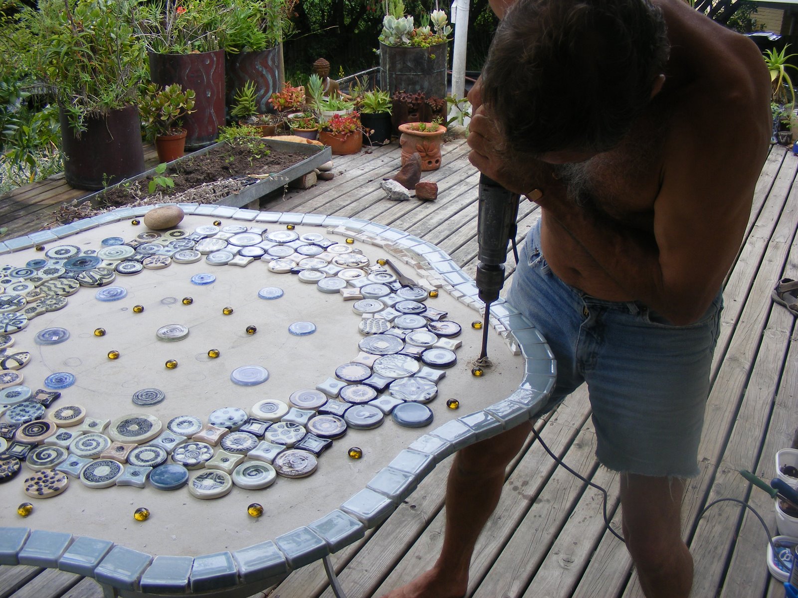 How to Mosaic and make beautiful objects for home and garden Making a