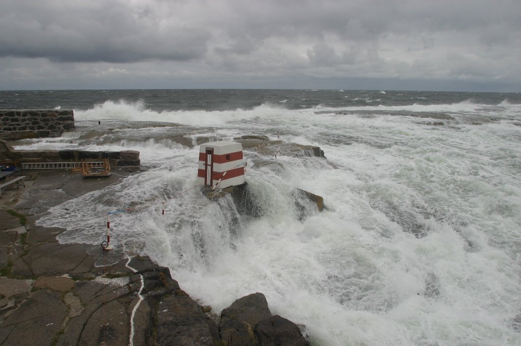 Get Travelling With Antsa Autumn Storm At Market Free HD Wallpaper Travelling With Antsa Autumn Storm At Market For iPhone Free